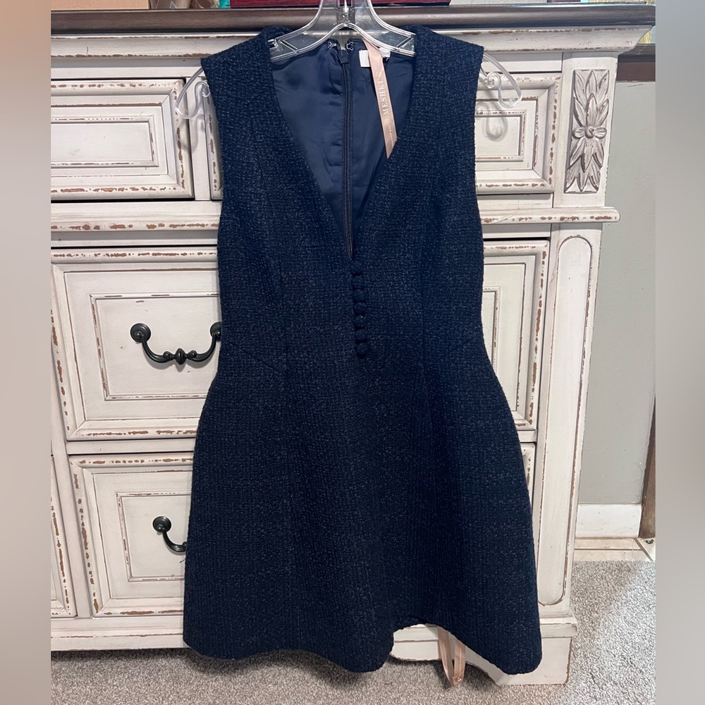 MESHKI Navy V-Neck Textured Mini Dress size medium NWT - Picture 2 of 4